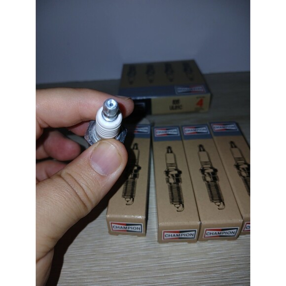 Set Of 4 Champion Copper Plus Spark Plugs 835 UL81C Federal-Mogul 2017 New - Picture 4 of 16